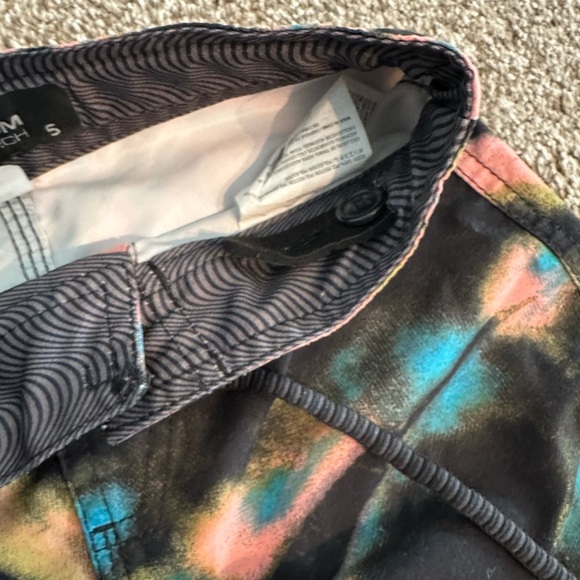 Volcom boys Board Shorts - Picture 4 of 6